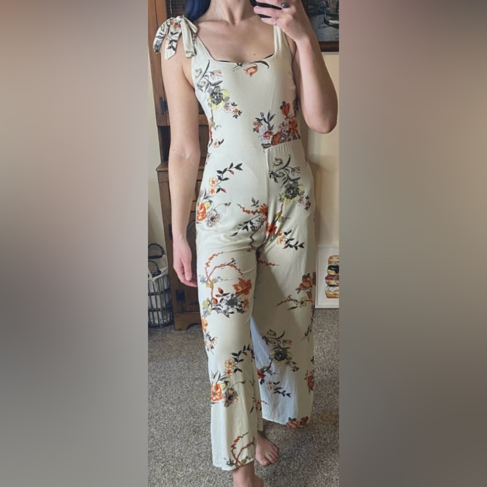 🆕 Altar’d State Floral Cream Jumpsuit size medium